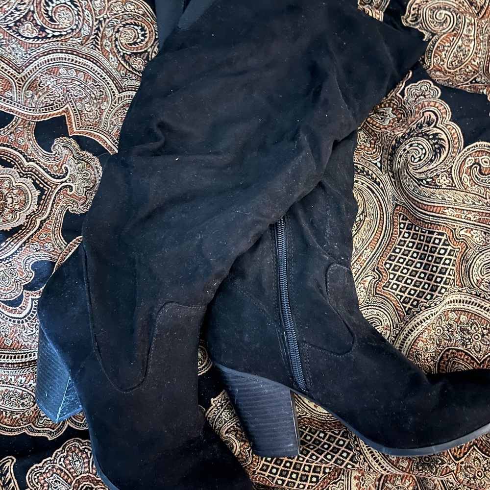 Elegant Black Women's Suede Boots